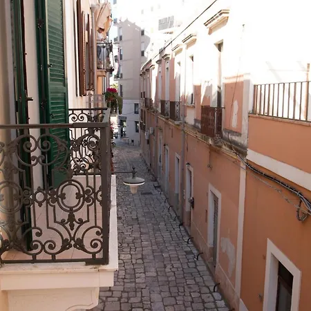 Dimora Apulia Alojamento de Acomodação e Pequeno-almoço 3*