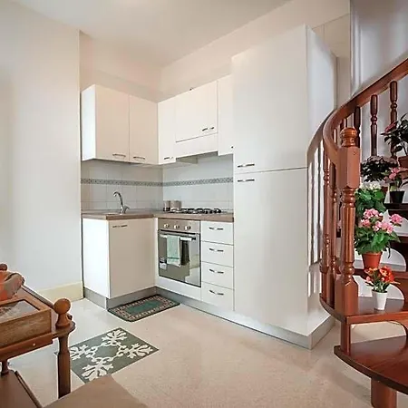 Dimora Apulia Bed & Breakfast 3*